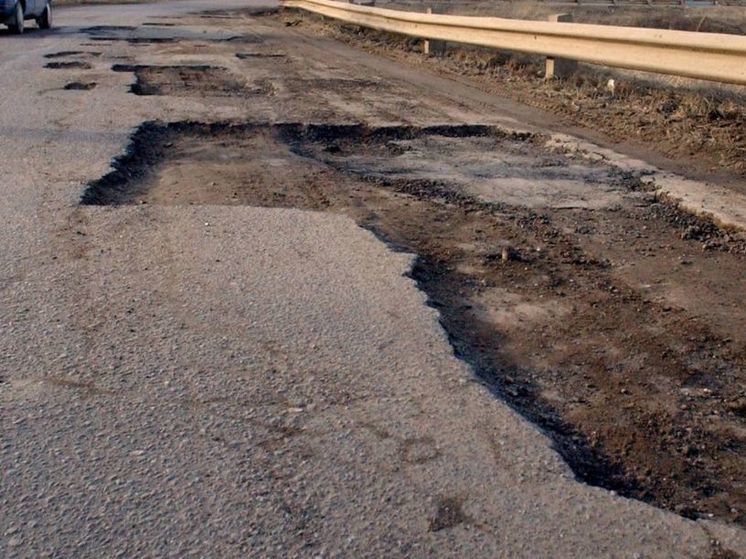 Водители Лобни жалуются на разбитые дороги