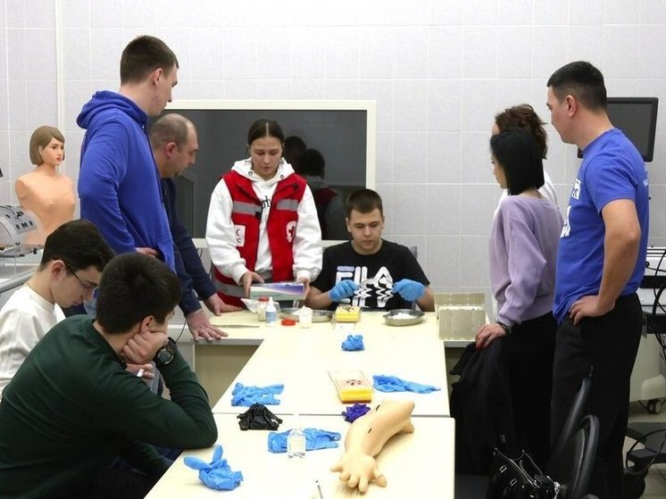 В Сургуте готовят добровольцев для работы в военных госпиталях