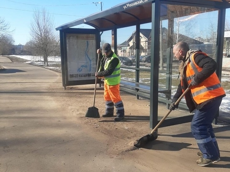 Розбаум рассказал, когда в Великом Новгороде начнут мыть остановки