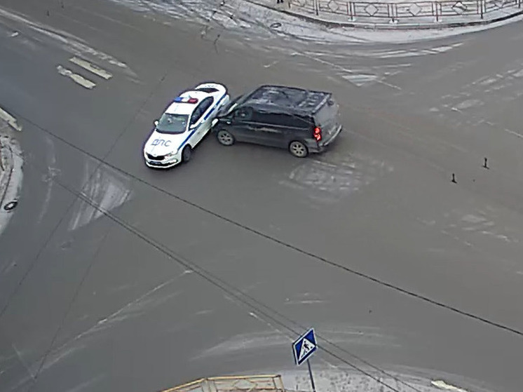 Жесткая авария с автомобилем ДПС произошла в Петрозаводске