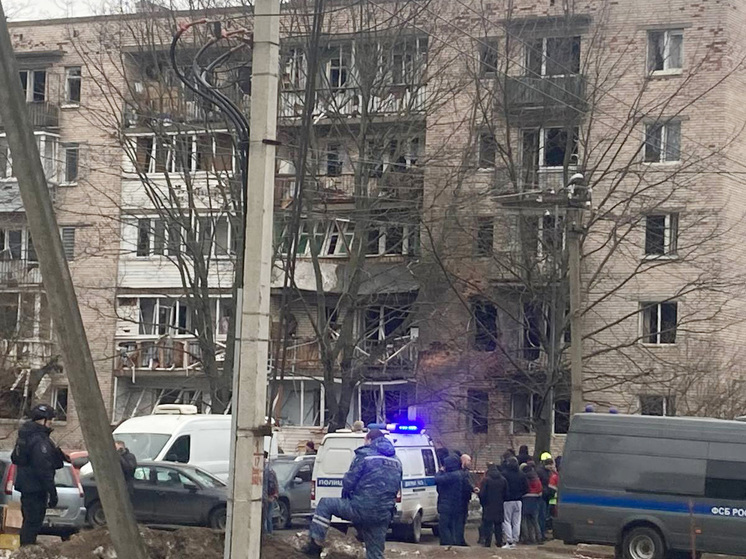 Новая атака на Северную Пальмиру: восемь человек пострадали при ударе беспилотника в жилой дом в Петербурге