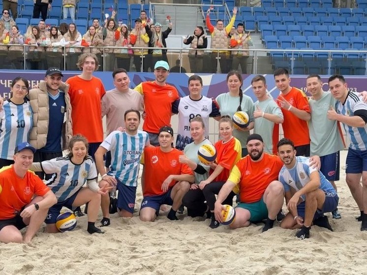 Команда губернатора ЯНАО сыграла в пляжный волейбол с аргентинцами
