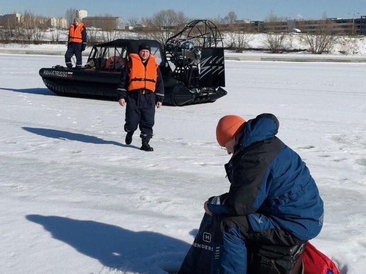 Об опасности льда даже в мороз напомнили спасатели