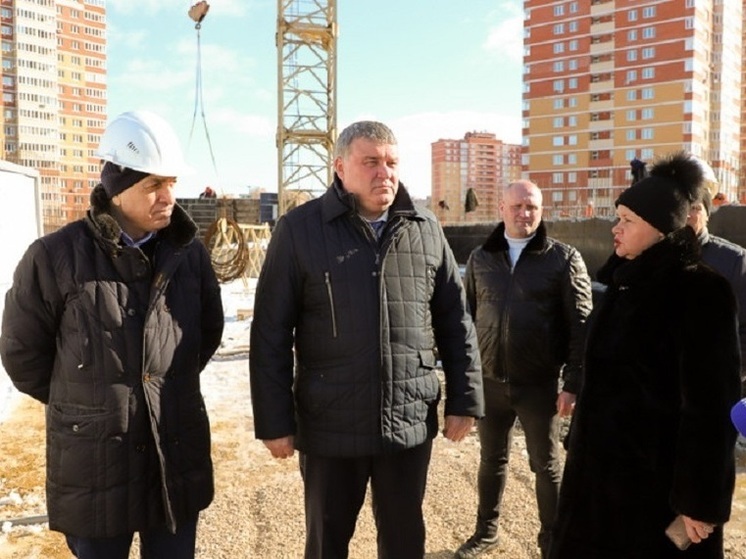 Беспалов проинспектировал строительство школы в 1-ом Юго-Восточном микрорайоне