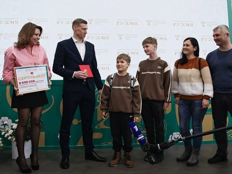 14-летний тюменец стал восьмимиллионным посетителем выставки «Россия»