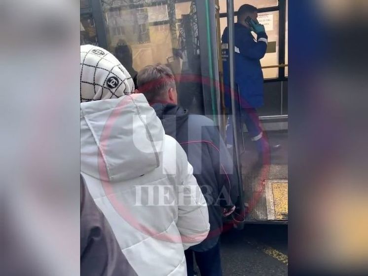 В Пензе в 130-м автобусе умерла женщина