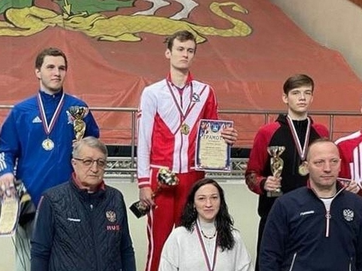 Курский рапирист Даниил Кравцов победил на Всероссийском турнире по фехтованию