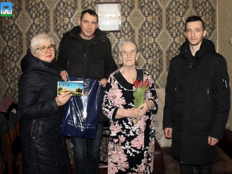 В Орле с 8 Марта поздравили жительниц блокадного Ленинграда