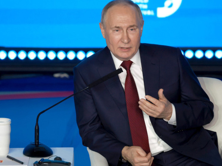 Путин назвал присоединение Черногории к санкциям против России популизмом