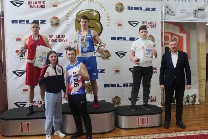 Wrestlers and boxers from Kirov added to their collections of awards