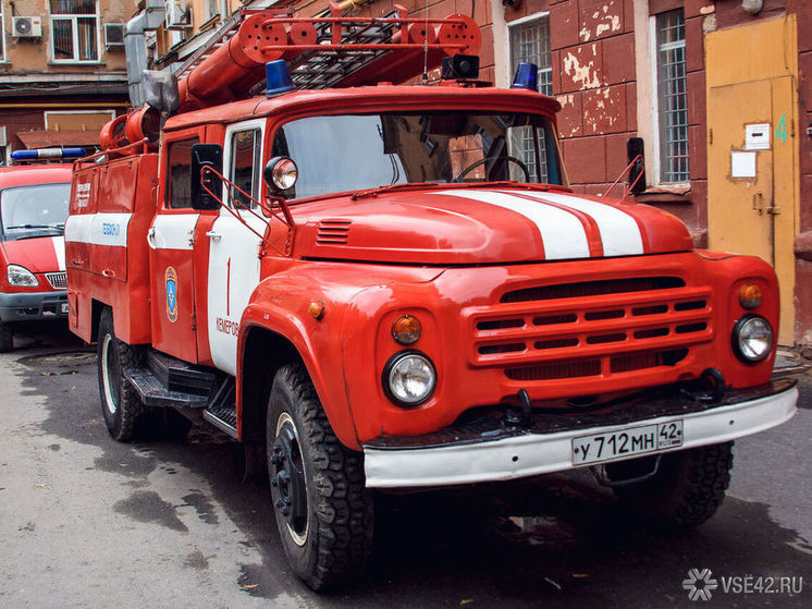 Пятнадцать пожаров ликвидировали кузбасские огнеборцы за сутки