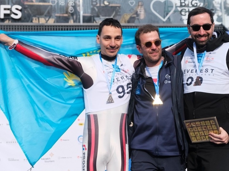 Казахстанец завоевал первую медаль на международной встрече журналистов-лыжников SCIJ в Алматы
