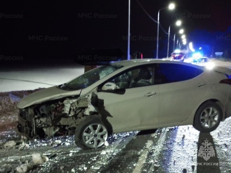 Автомобиль влетел в ограждение на трассе в Калужской области
