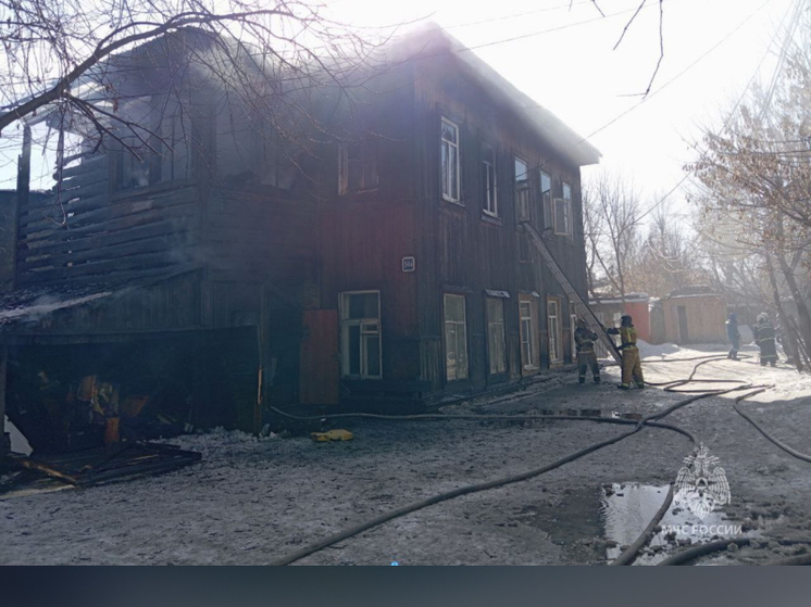 Деревянный дом горел на улице Декабрьских Событий в Иркутске