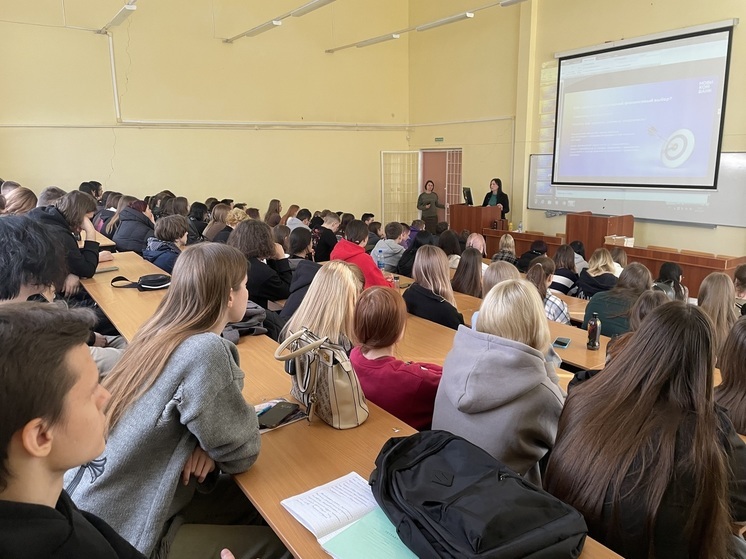 Эксперт Новикомбанка прочел курс о финансовой грамотности студентам ВУиТ