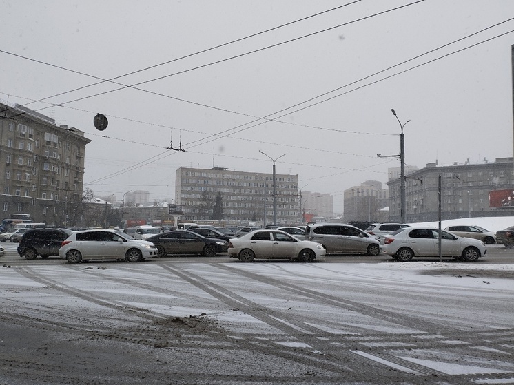В Новосибирске наблюдаются девятибалльные пробки в преддверии праздничных выходных