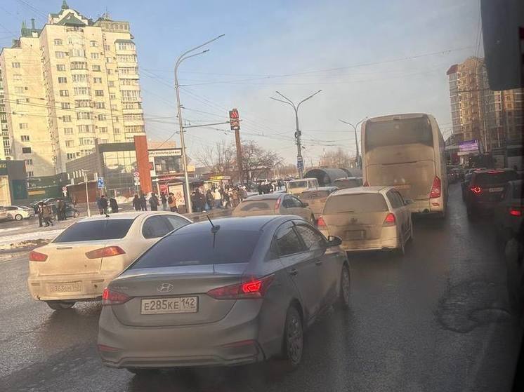 Новокузнецк встал в восьмибалльные пробки