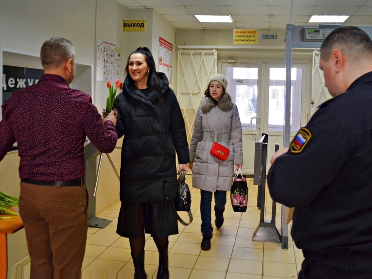 Судебные приставы Калужской области присоединились к акции «Вам, любимые»