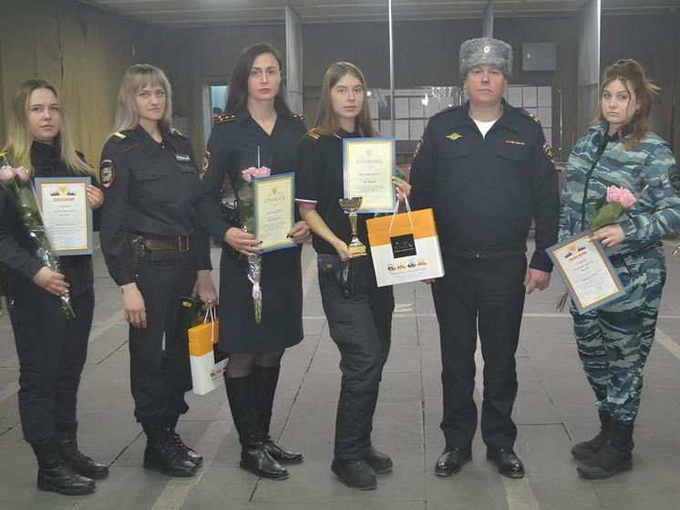 Женщины-полицейские из Саратова соревновались в стрельбе