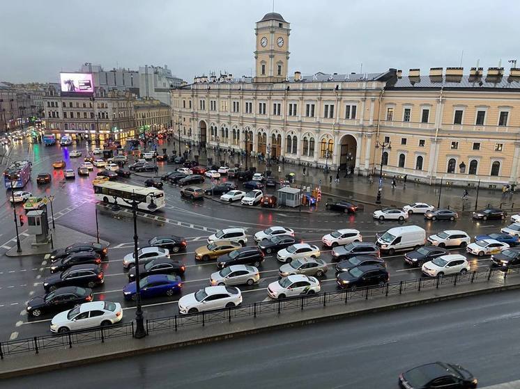 Петербург сковали семибалльные пробки в преддверии 8 марта