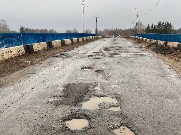 На мосту через реку Молога в Пестово временно изменят схему движения транспорта