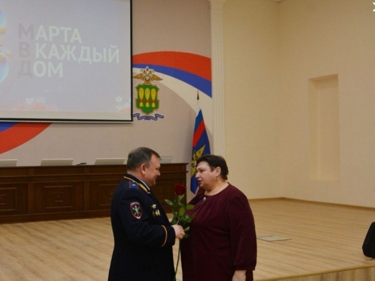 В Пензе женщин в погонах поздравили с 8 Марта