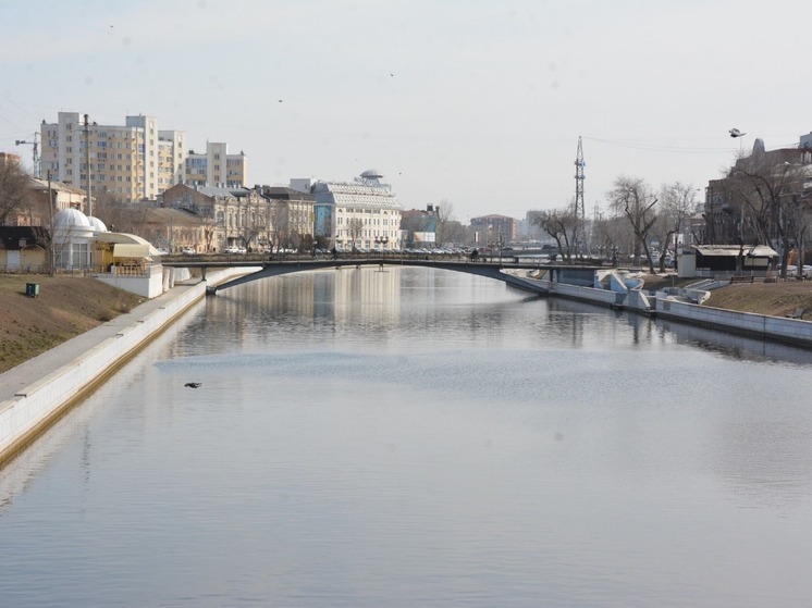 В Астрахани из городских каналов уходит вода: почему это происходит