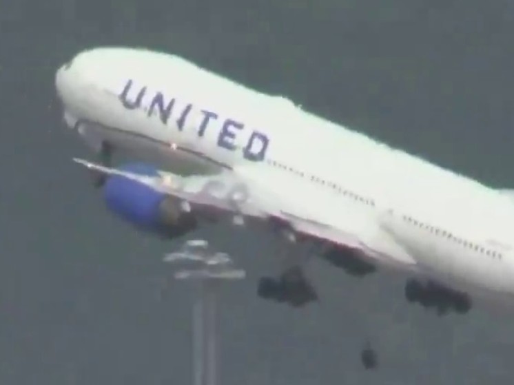 В США пассажирский Boeing экстренно сел из-за потери шасси при взлете