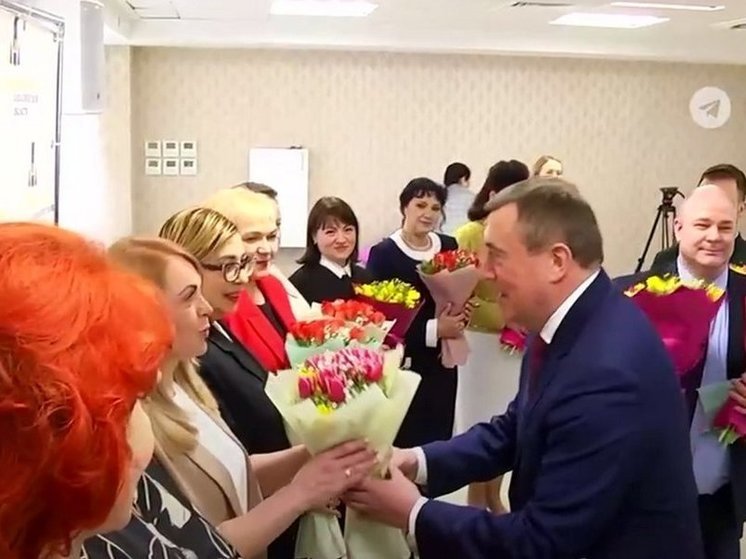 Губернатор Лимаренко поздравил представительниц «Союза женщин России» с 8 Марта