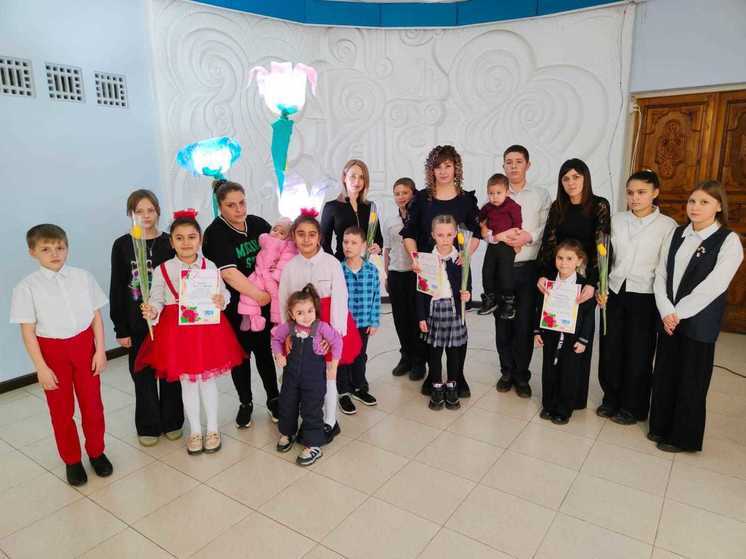 В Кировском округе в «семейной гостиной» чествовали земляков