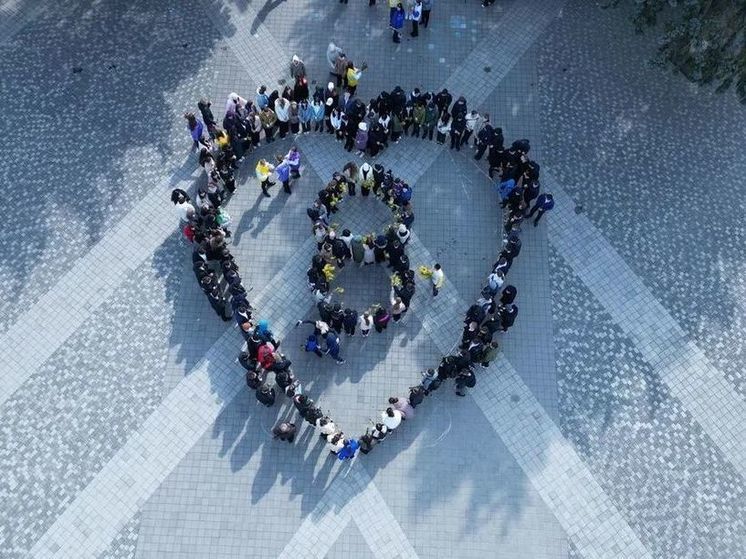 В Предгорном округе женщинам к 8 Марта подарили живую инсталляцию