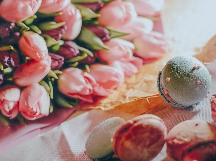 Туляки стали чаще покупать цветы, торты и клубнику перед 8 Марта
