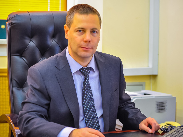 Губернатор Михаил Евраев поздравил женщин с 8 марта