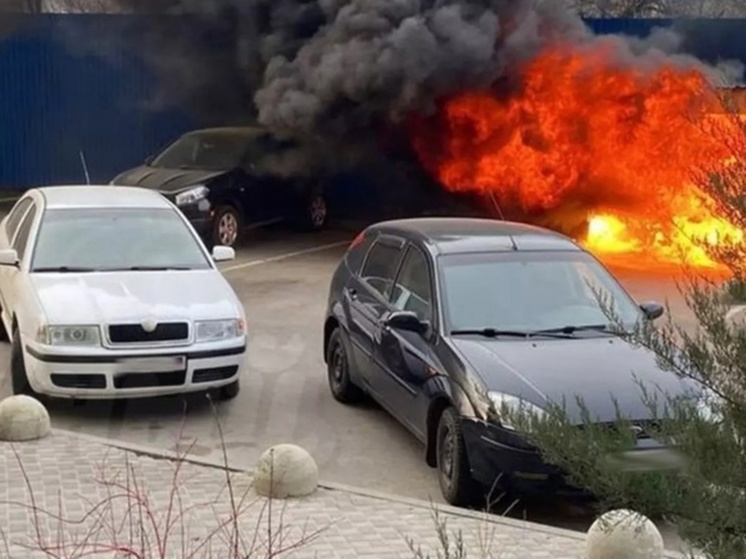 В Ростове на улице Магнитогорской произошел пожар