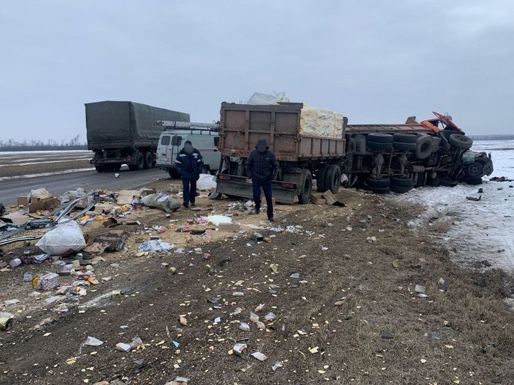 Под Воронежем погиб водитель в столкновении двух грузовиков и легковушки