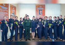В числе тех женщин, которые встречают 8 марта на службе, сотрудницы уникального батальона Росгвардии, охраняющего петербургский Эрмитаж