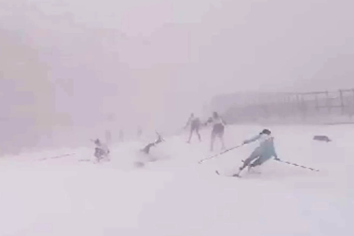 Массовый завал лыжниц в сочи видео
