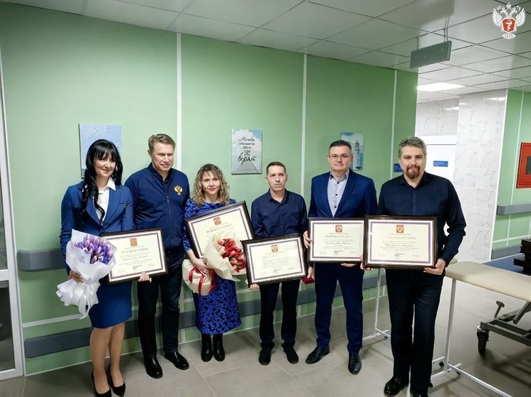 Президент наградил Почетными грамотами врачей Запорожской области