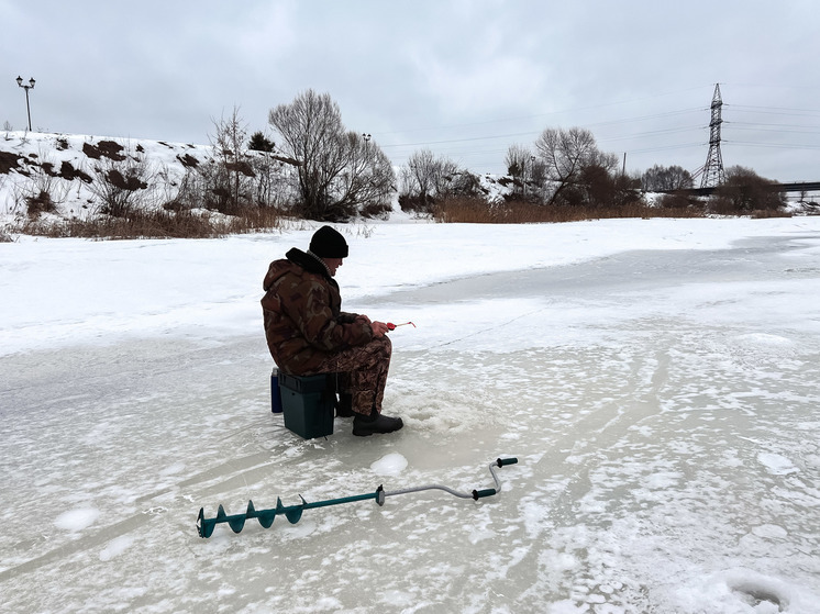 Лед тронулся: почему люди продолжают рыбачить в Тверской области