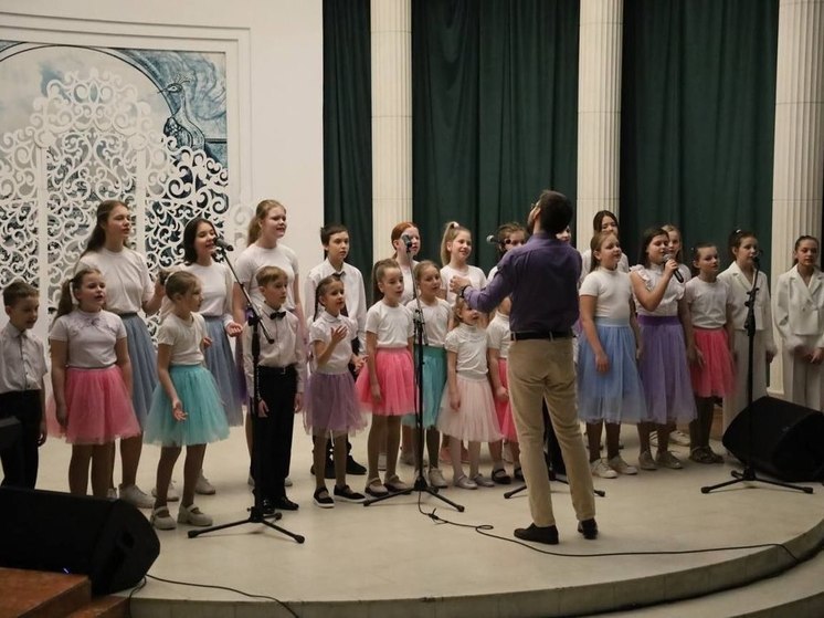 Во Дворце торжеств «Центральный» в Серпухове прошел праздничный концерт