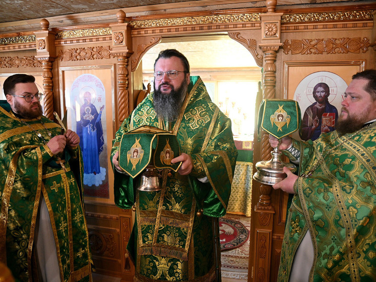 Митрополит Смоленский и Дорогобужский Исидор совершил Божественную литургию в храме святой Матроны Московской города Смоленска