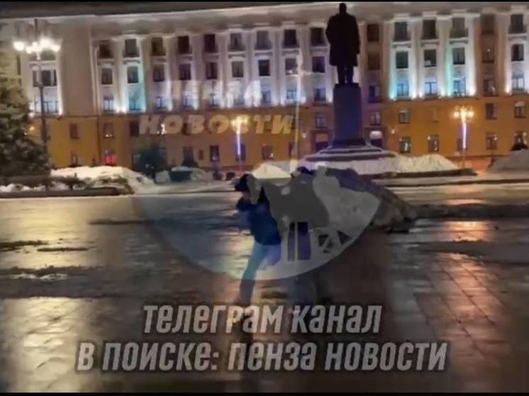 В центре Пензы в канун 8 марта подрались две девушки