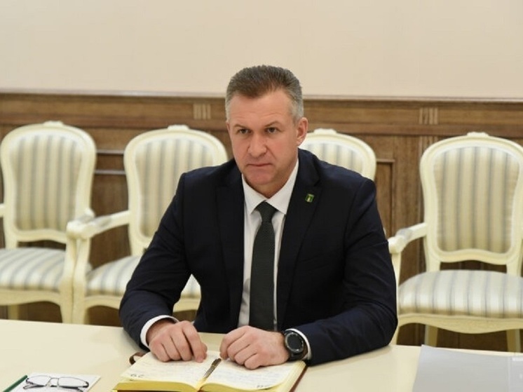 Глава Торопецкого округа Александр Бриж поздравил женщин с 8 марта