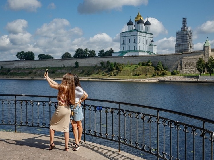 Почти 46 лет составляет средний возраст женщин в Псковской области