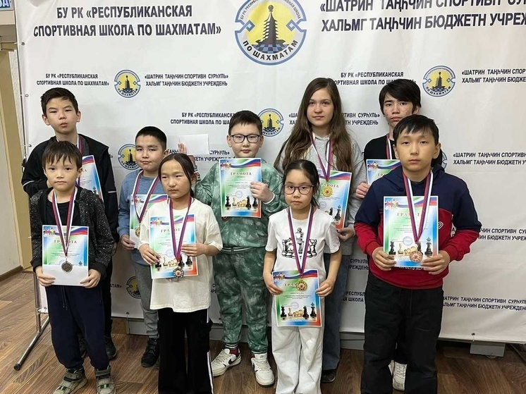 Юные шахматисты Калмыкии состязались в честь 8 Марта