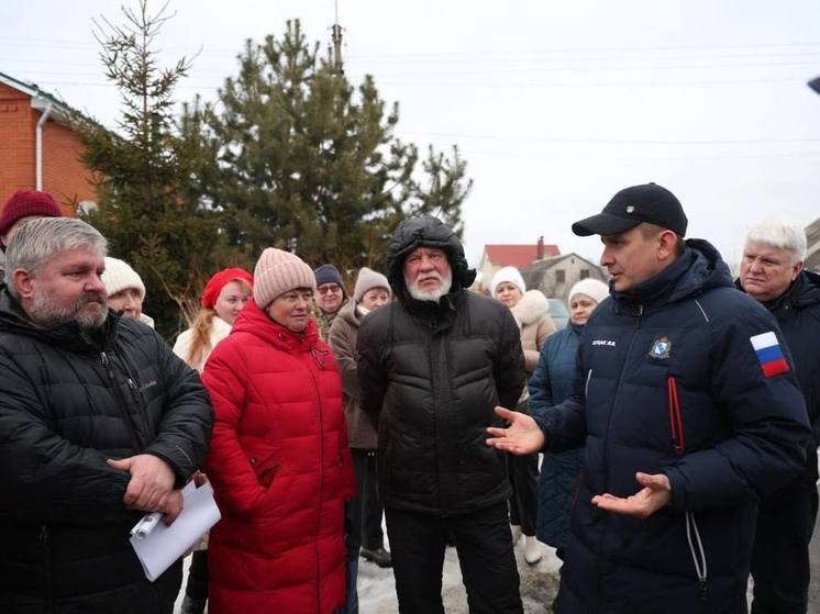 Мэр Курска выслушал жалобы жителей на дороги и освещение улиц