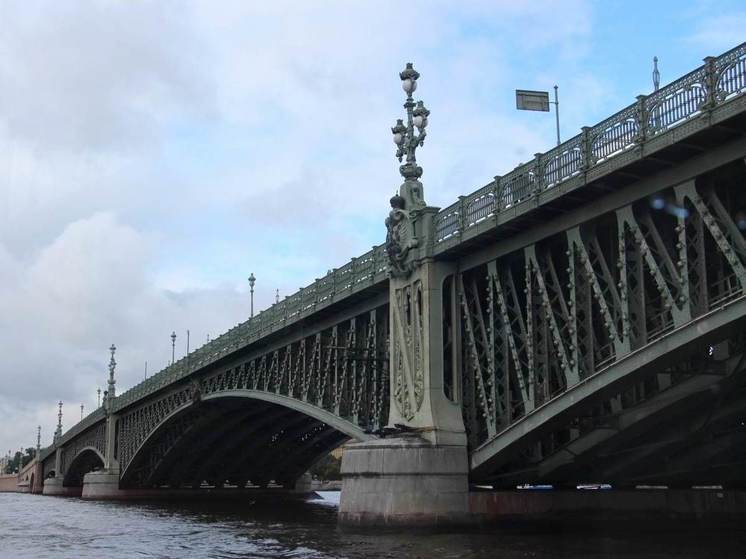В Петербурге перед сезоном навигации проведут 60 технических разводок мостов