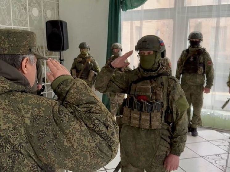 Тульская первоклассница нарисовала героя СВО и встретилась с ним в школе