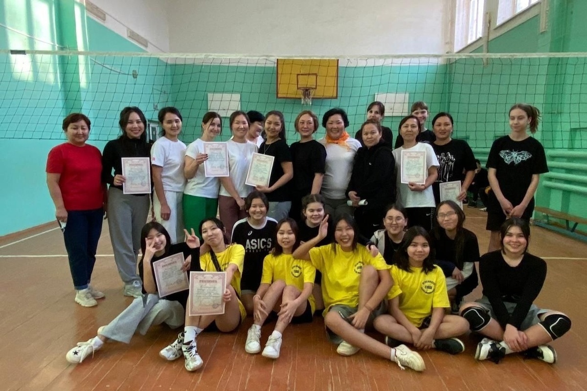 In one of the schools in Kalmykia, teachers, students and their mothers competed in a tournament