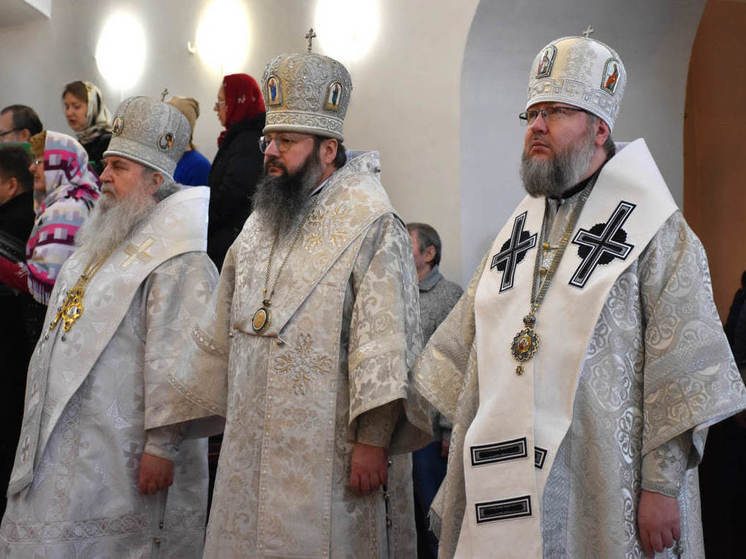 Митрополит Смоленский и Дорогобужский Исидор провел литургию в Казанском храме города Гагарин